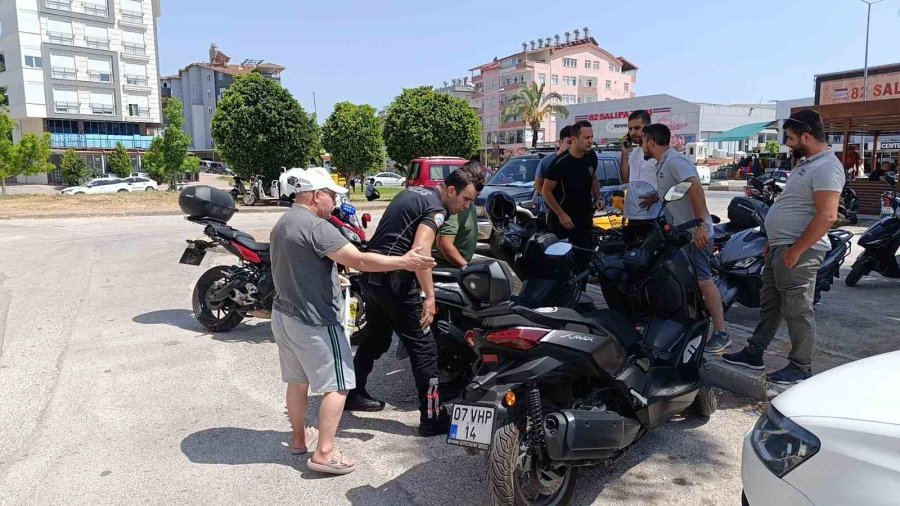 Motosikletlere Çarpıp Kaçan Sürücüyü Peşinden Koşarak Yakaladı