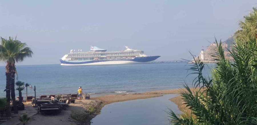 İngilizler ‘marella Discovery’ İle Alanya Limanı’na Demirledi