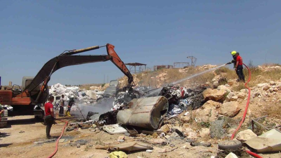 Mersin’de Sanayi Sitesinde Çıkan Yangın Büyümeden Söndürüldü