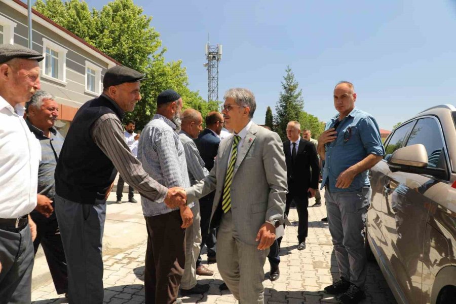 Vali Çelik; Orhanlı Beldesinde Vatandaşların Taleplerini Dinledi