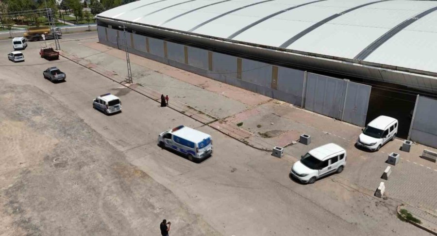 Aksaray’da Zabıta Ve Polisten Dilenci Operasyonu