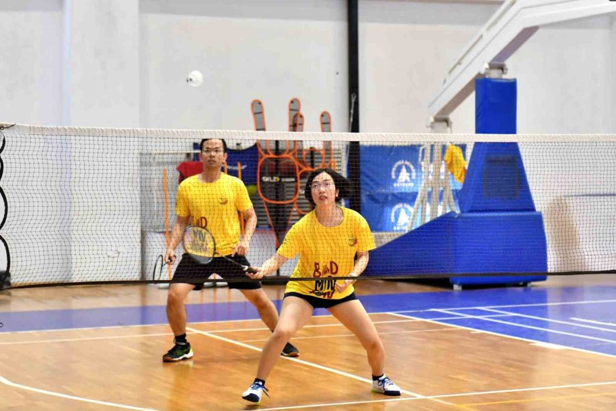 Antalya’da Veteranlar Badminton Şenliği Başladı