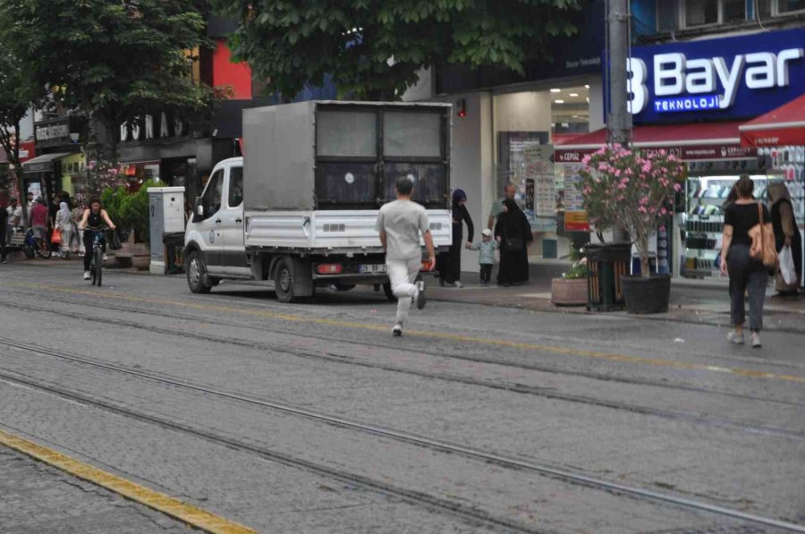 Eskişehir’de Sağanak Yağış Etkili Oldu