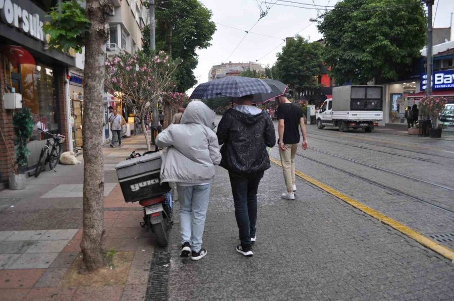 Eskişehir’de Sağanak Yağış Etkili Oldu