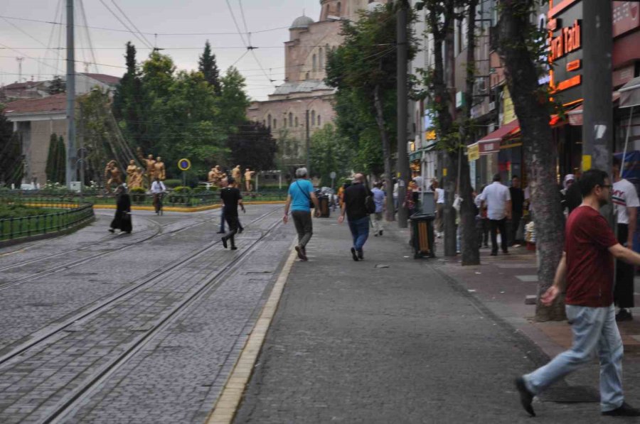 Eskişehir’de Sağanak Yağış Etkili Oldu