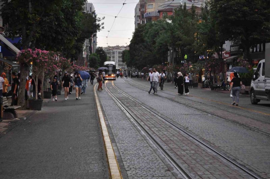 Eskişehir’de Sağanak Yağış Etkili Oldu