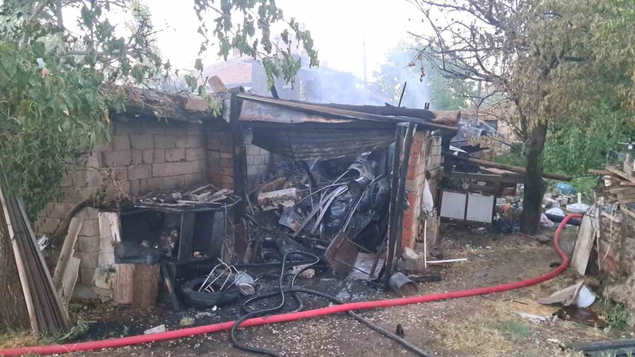 Karaman’da Depo Yangını Korkuttu