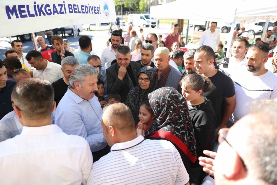 Mobil Başkan İlk Durağında Yoğun İlgiyle Karşılandı