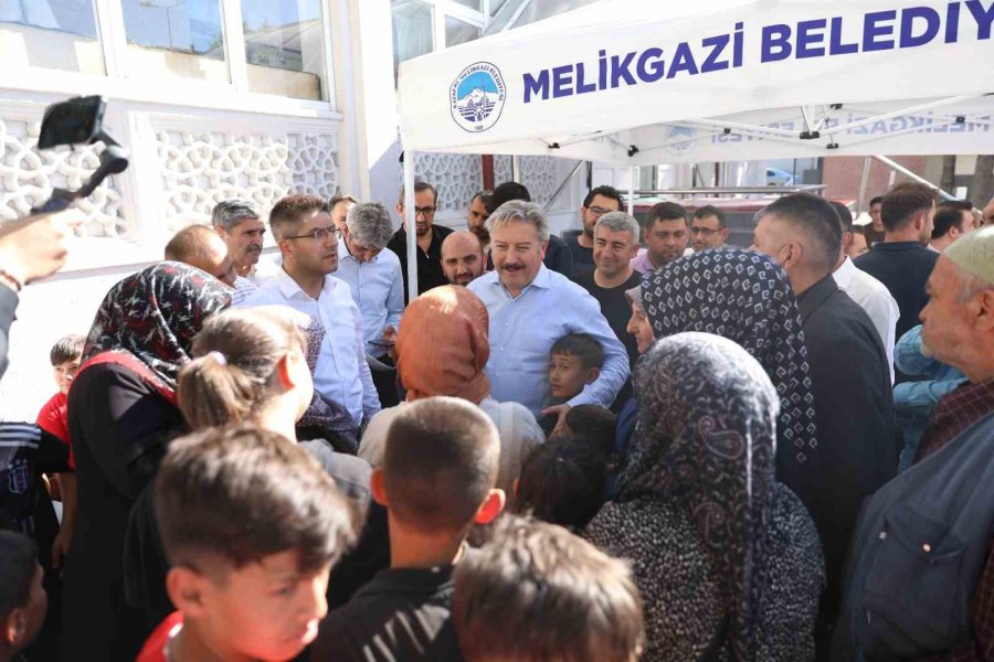 Mobil Başkan İlk Durağında Yoğun İlgiyle Karşılandı