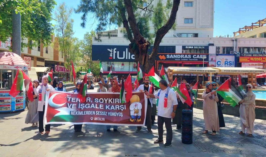 Antalya’da Hekimler 33 Haftadır Gazze İçin Eylemde
