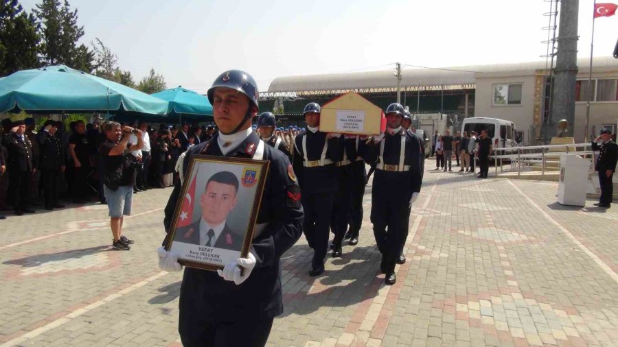 Mersin’de Trafik Kazasında Hayatını Kaybeden Uzman Çavuş İçin Askeri Tören Düzenlendi