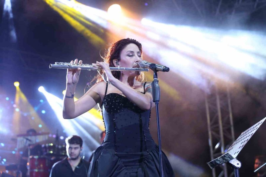 Likya Kaş Kültür Ve Sanat Festivali’nde Melek Mosso Rüzgarı Esti