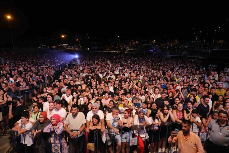 Likya Kaş Kültür Ve Sanat Festivali’nde Melek Mosso Rüzgarı Esti