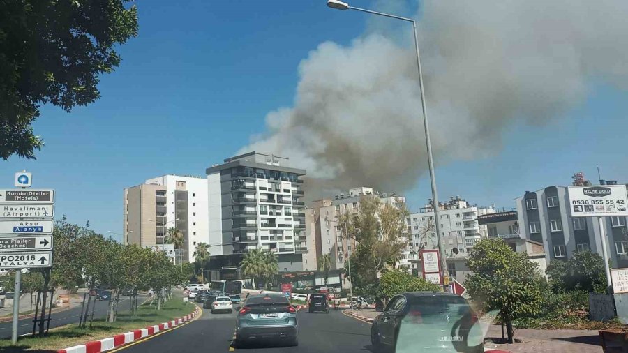 Antalya’daki Orman Yangınına Müdahale Sürüyor