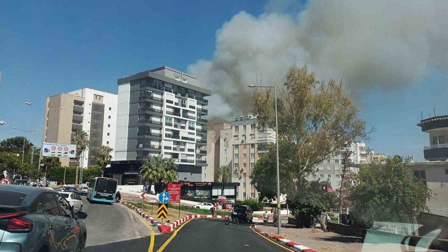 Antalya’daki Orman Yangınına Müdahale Sürüyor