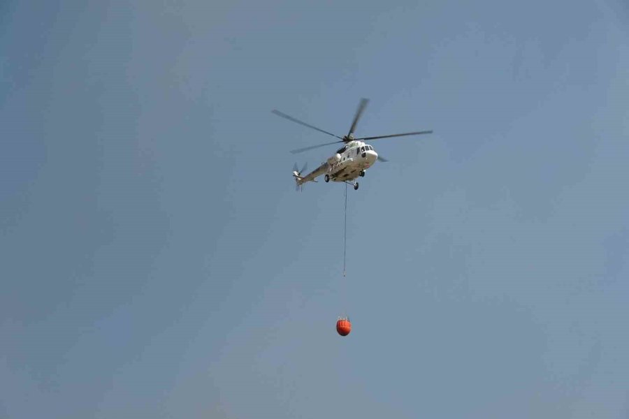 Antalya’daki Yangın Havalimanına Yakın Olması Sebebiyle Havadan Müdahale Kontrollü Olarak Yapılıyor