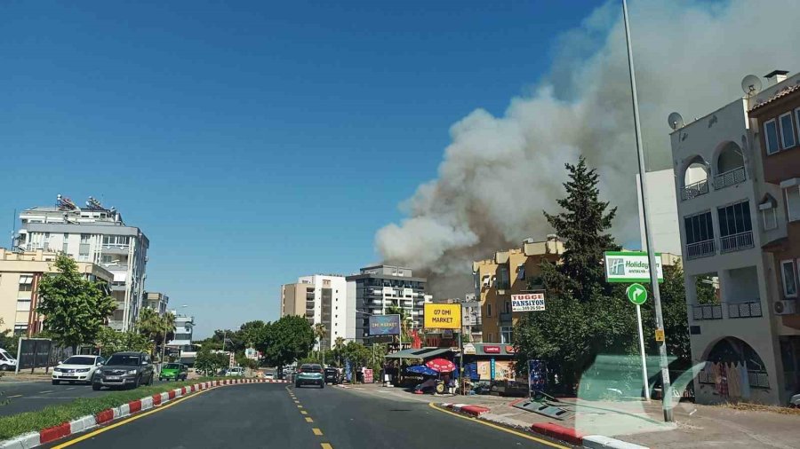 Antalya’daki Orman Yangınına Müdahale Sürüyor