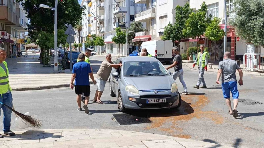 Kavşaktaki Kaza Ucuz Atlatıldı, Şiddetli Çarpışmada Yaralanan Olmadı