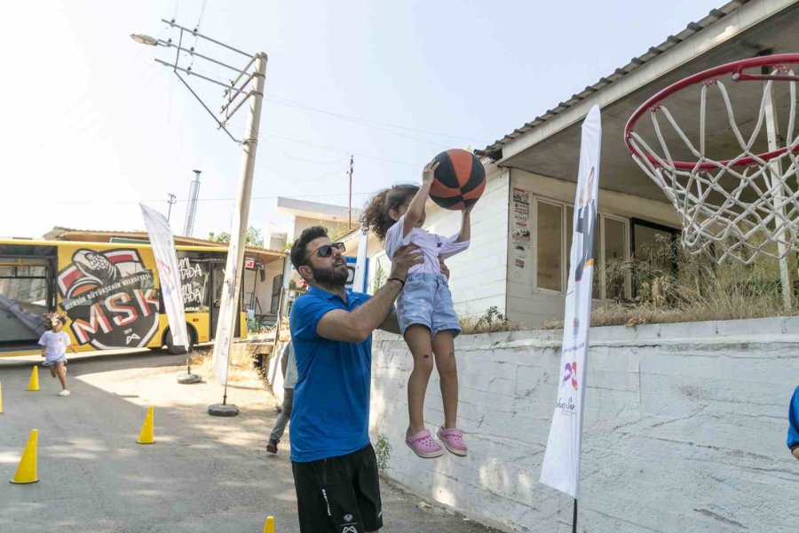 Mersin’de Çocuklar ’sporbüs’ İle Sporla Buluşuyor