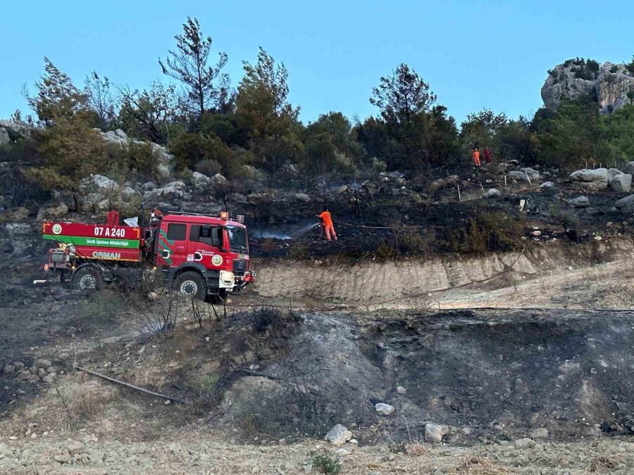 Serik’te Orman Yangını Kısa Sürede Söndürüldü