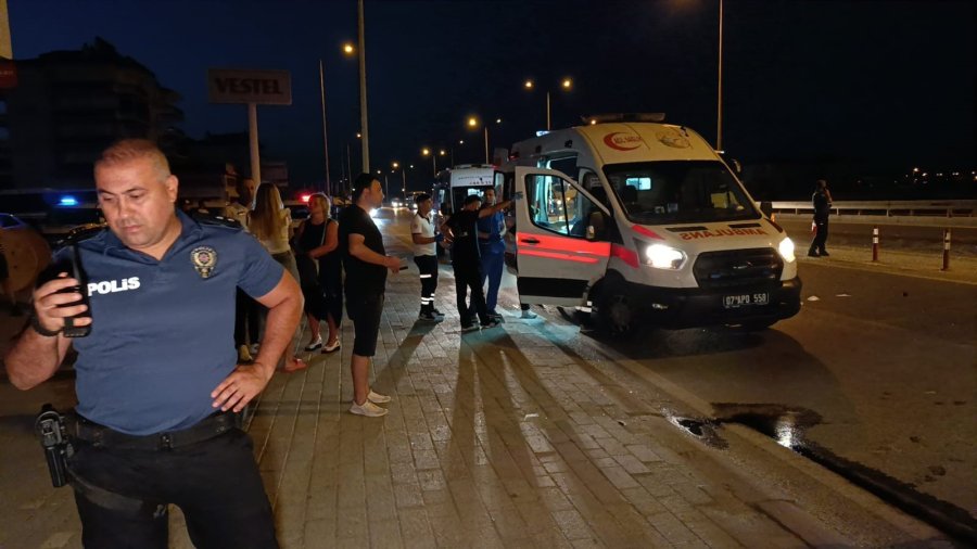 Turistleri Taşıyan Midibüs Kaza Yaptı, Çok Sayıda Yaralı Var