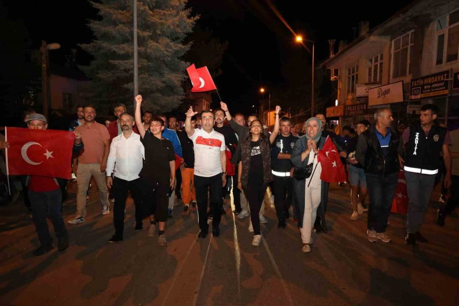 Milli Coşku Bünyan’da Yoğun Katılım İle Yaşandı