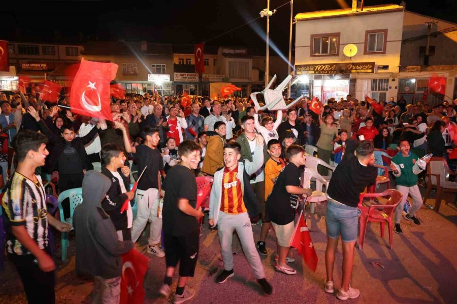 Milli Coşku Bünyan’da Yoğun Katılım İle Yaşandı