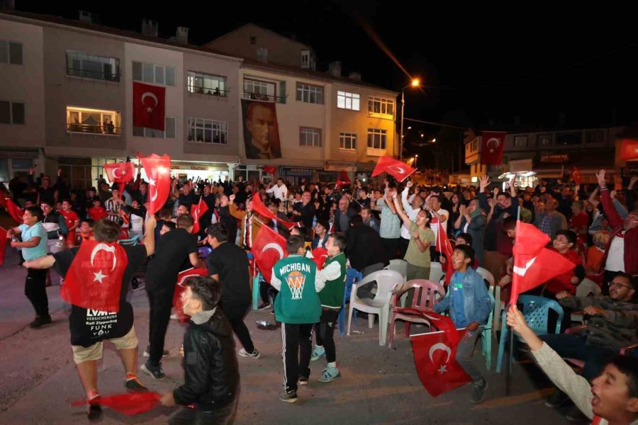 Milli Coşku Bünyan’da Yoğun Katılım İle Yaşandı