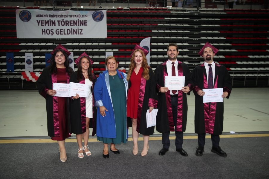 Akdeniz Üniversitesi’nde 293 Genç Hekim Yemin Etti