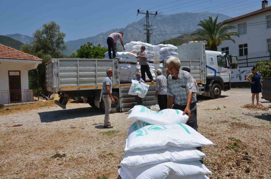 Serik Ve Alanyalı Üreticilere 8 Ton Kaolin Kili Dağıtıldı