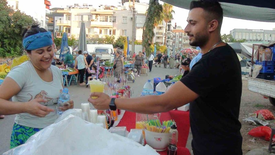 Antalya’nın 2 Bin 300 Rakımından Getiriyorlar, Bardaklarla Satıp Sıcaktan Bunalanları Serinletiyorlar