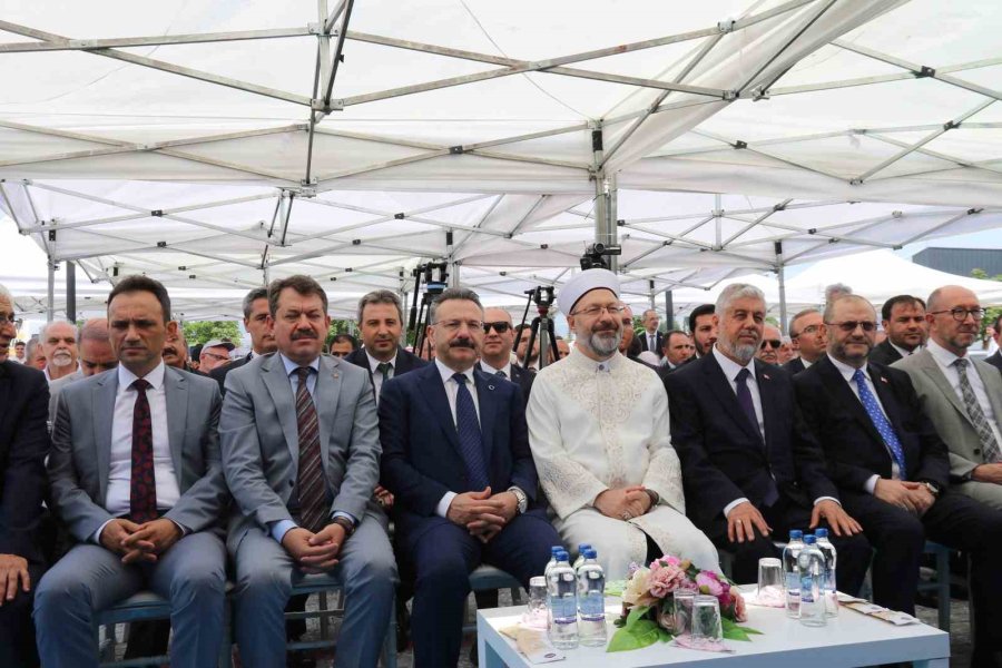 Diyanet İşleri Başkanı Erbaş, Eskişehir Teknik Üniversitesi Camii Açışına Katıldı