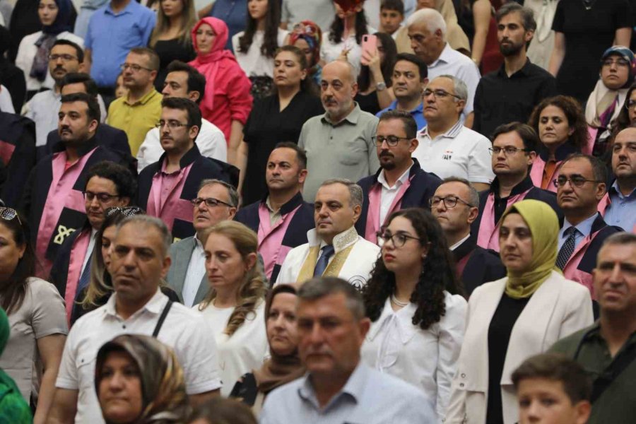 Erü Mühendislik Fakültesi Dönem Mezunlarını Verdi