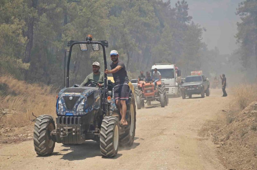 Orman Yangınına Çiftçi Filosuyla Müdahale