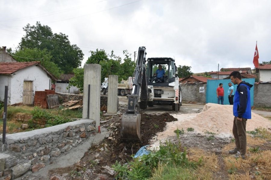 İnönü Belediyesi Çamur Ve Molozlardan Kapanan Yolları Açtı