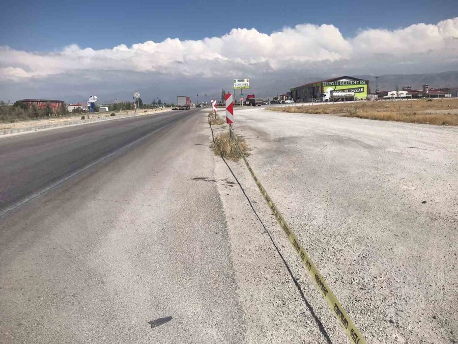 Yolda Karşılaşan Husumetlilerin Kavgasında 15 Yaşındaki Çocuk Öldü, Babası Ağır Yaralandı