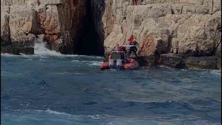 Kayalıklardan Düşen Şahıs Ortak Operasyon İle Kurtarıldı