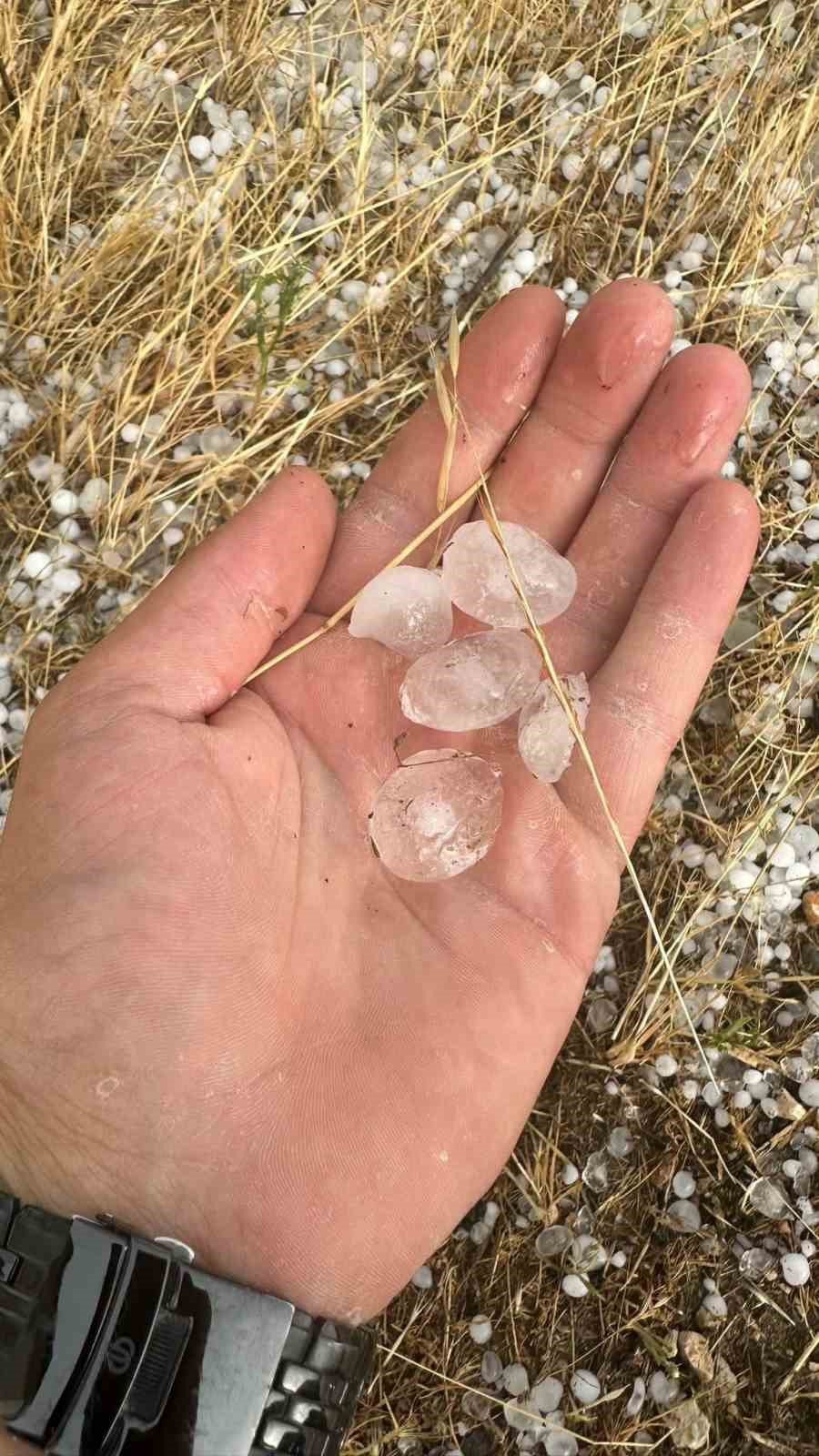 Eskişehir’de Etkili Olan Yağmur Ve Dolu Yağışı