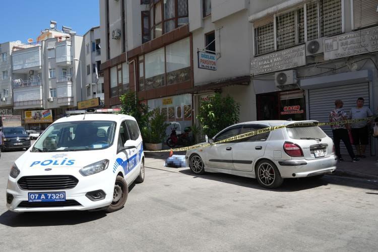 Kaldığı Pansiyondan Çıkış Yapar Yapmaz Kaldırımda Son Nefesini Verdi, Valizi Yastığı Oldu