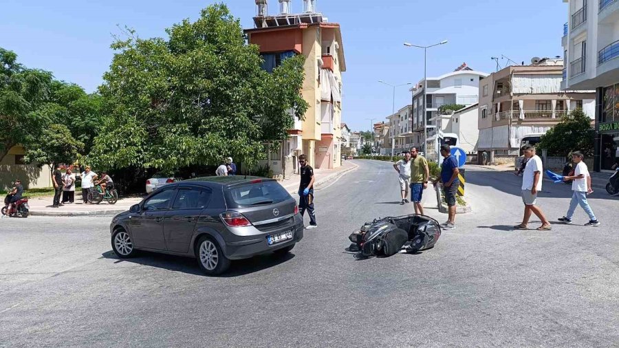 Manavgat’ta Otomobil İle Motosiklet Çarpıştı: 1 Yaralı