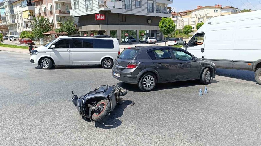 Manavgat’ta Otomobil İle Motosiklet Çarpıştı: 1 Yaralı