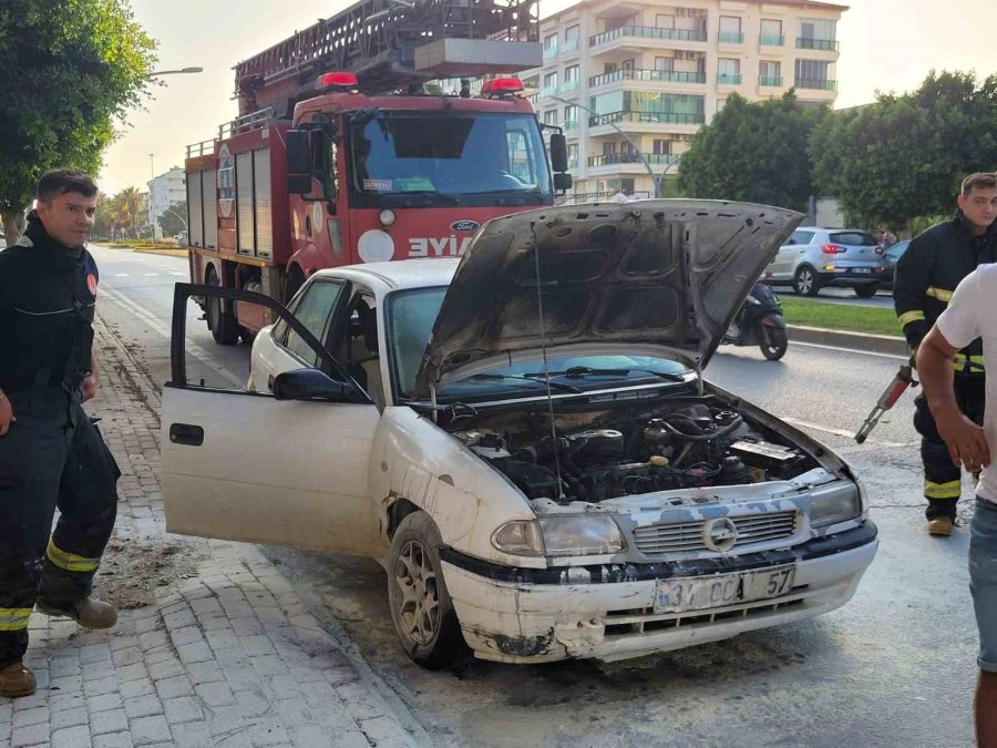 Seyir Halendeyken Yanan Otomobil Söndürüldü