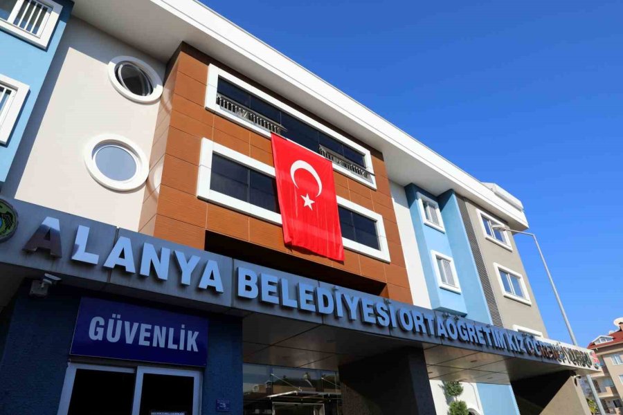 Alanya Belediyesi Özel Oba Kız Öğrenci Yurdu İçin Ön Kayıt Dönemi Başladı