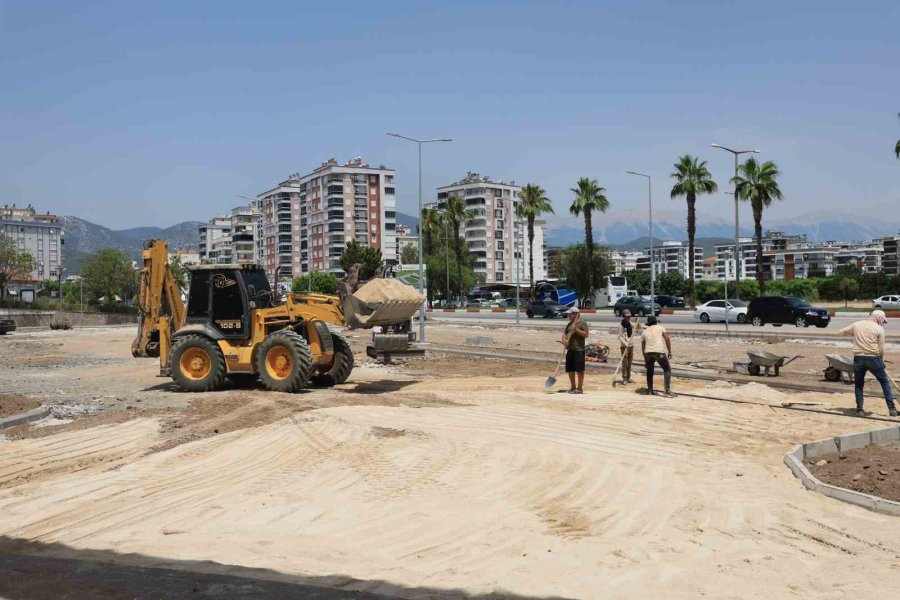 Kumluca Atatürk Stadyumu’nda Son Rötuşlar Yapılıyor