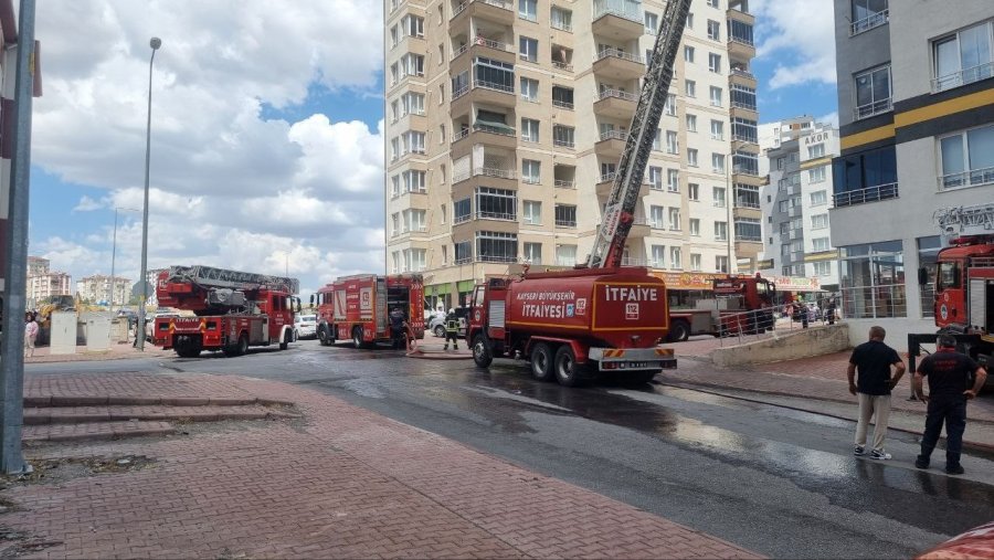 Çatı Katında Çıkan Yangın Korkuttu