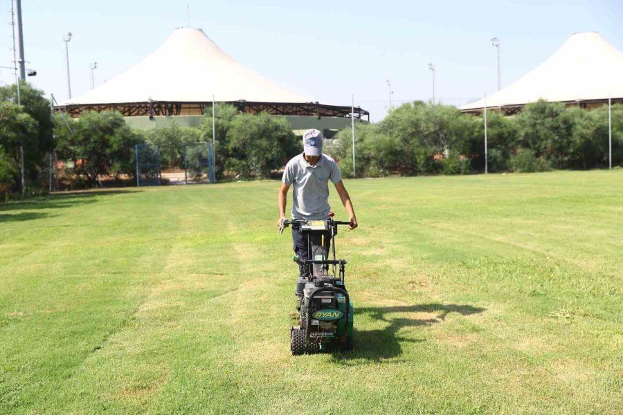 Antalya’nın Yeşil Alanlarına Rulo Çim Desteği