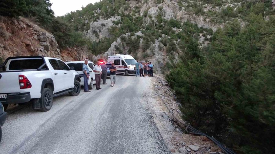 100 Metreden Aşağıya Uçtular: Karı-koca Hayatını Kaybetti