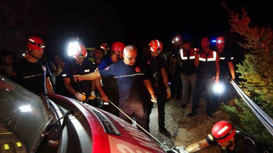 100 Metreden Aşağıya Uçtular: Karı-koca Hayatını Kaybetti