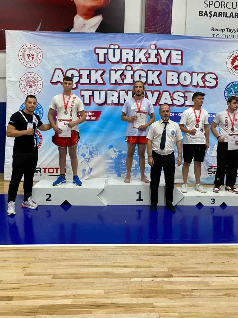 Kemer Belediyesi Kick Boks Sporcularından Büyük Başarı