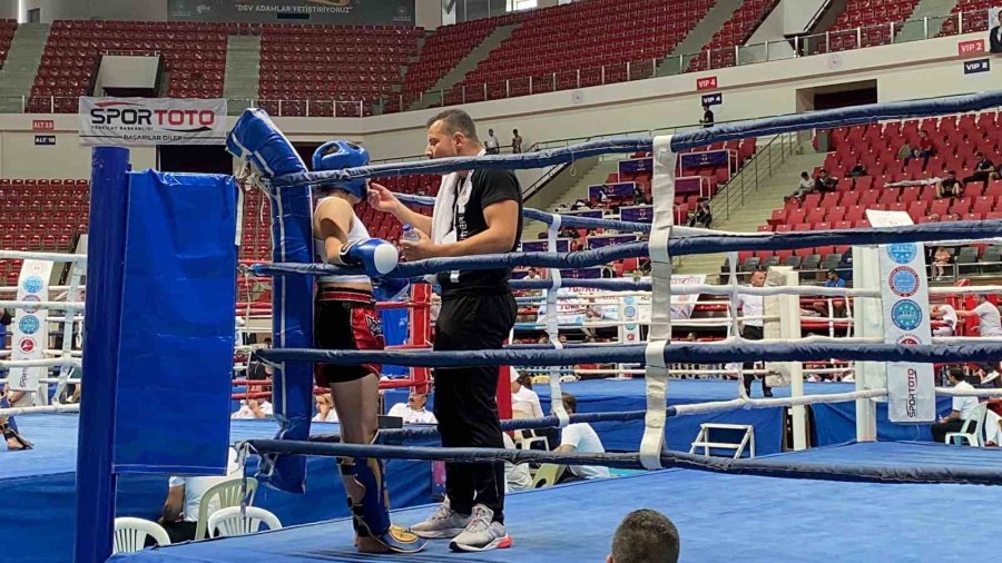 Kemer Belediyesi Kick Boks Sporcularından Büyük Başarı